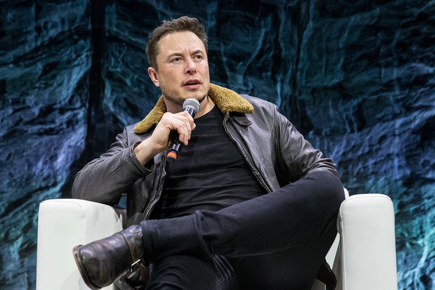 elon 1 - Financial Futurism - Elon Musk discloses Tesla stock gift to charity worth about $2 billion. Last year, his donations all went to his own foundation. - Stock