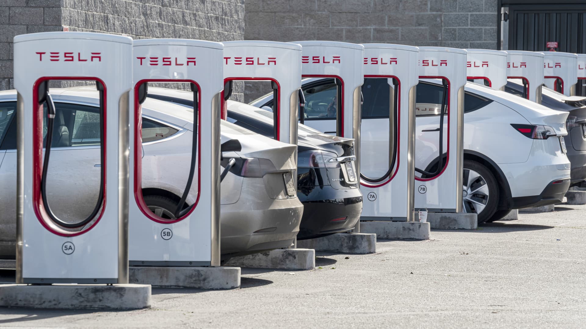 x4 - Financial Futurism - EV charging: Biden officials say Tesla will open its network to competitors, part of pledge for 500K chargers made 'as easy as filling with gas' -
